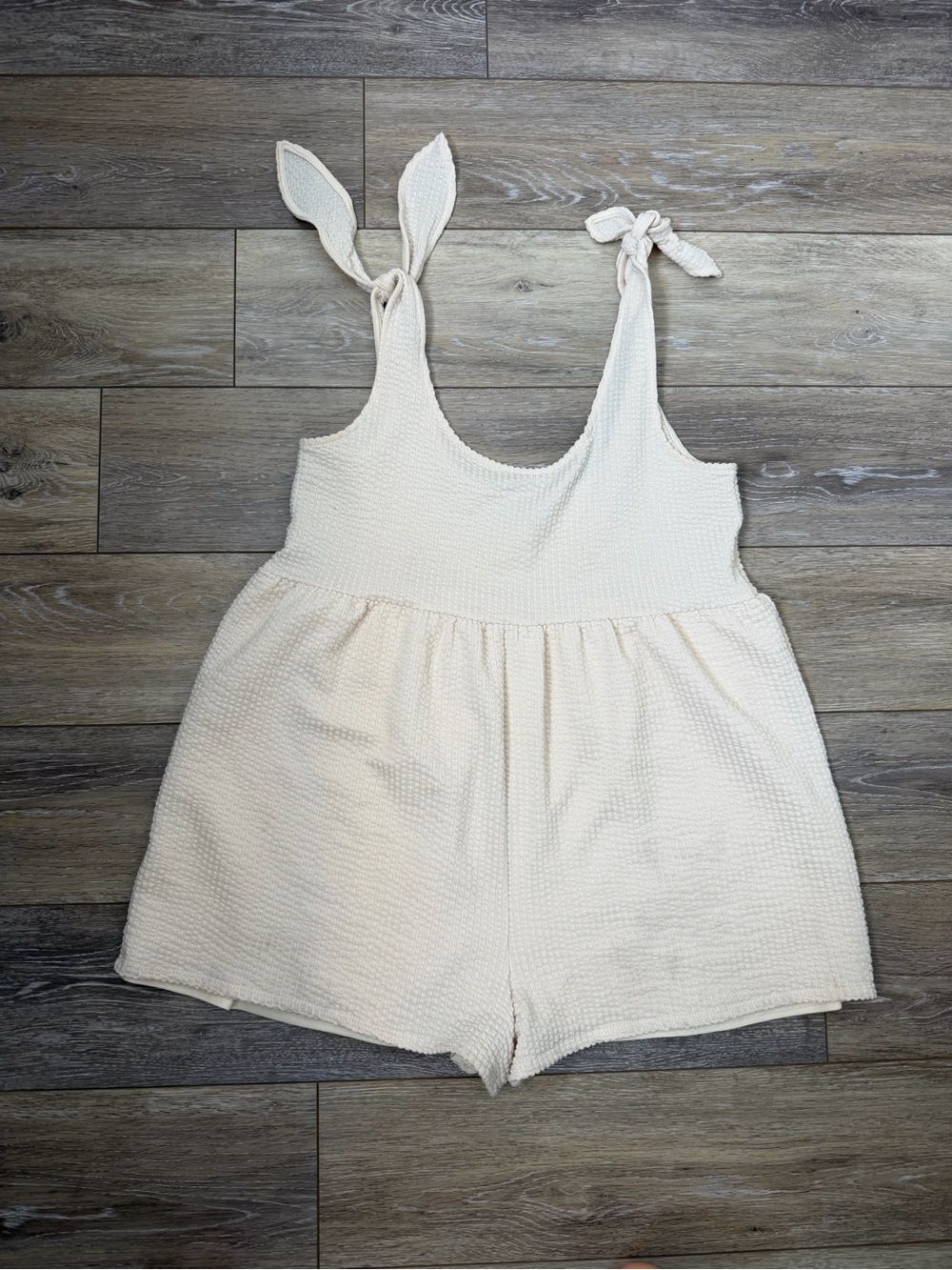 Urban Outfitters Cream Textured Tie-Strap Romper Sz M